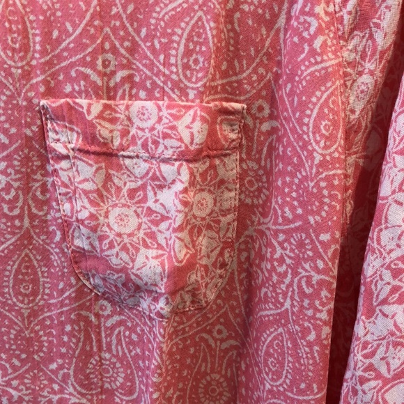 Cute 3/4 sleeve top. - Picture 3 of 4